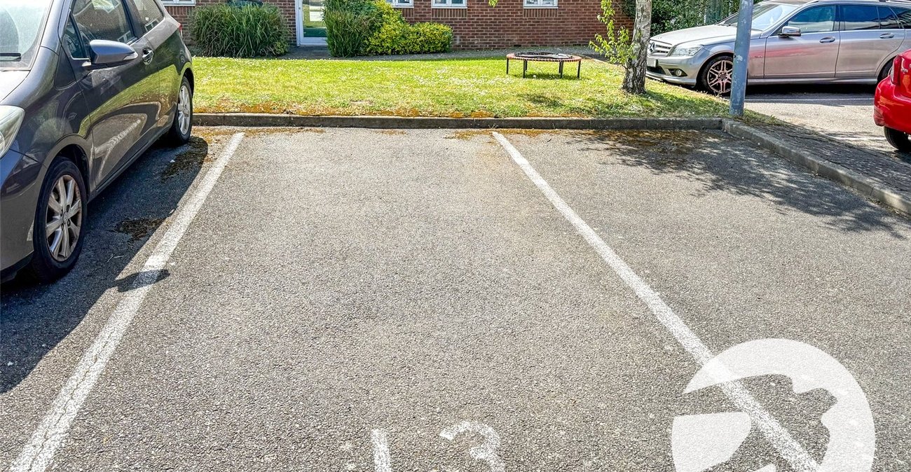 3 bedroom property for sale in London | Robinson Jackson