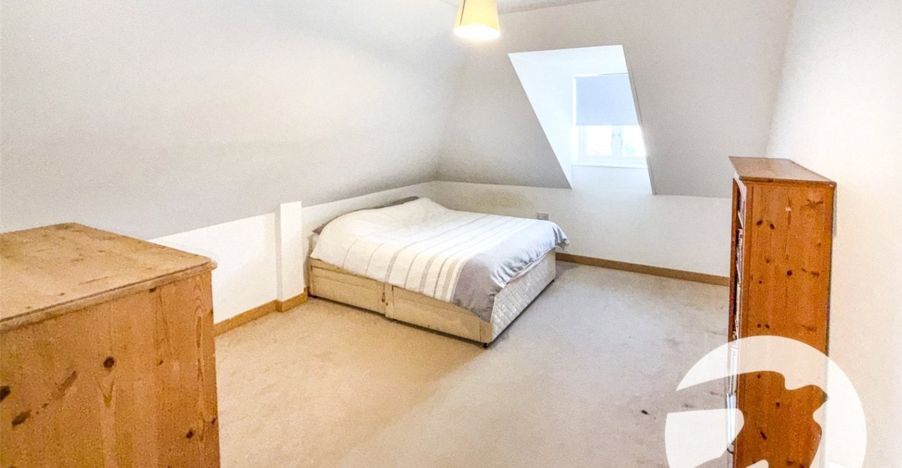 3 bedroom property for sale in London | Robinson Jackson