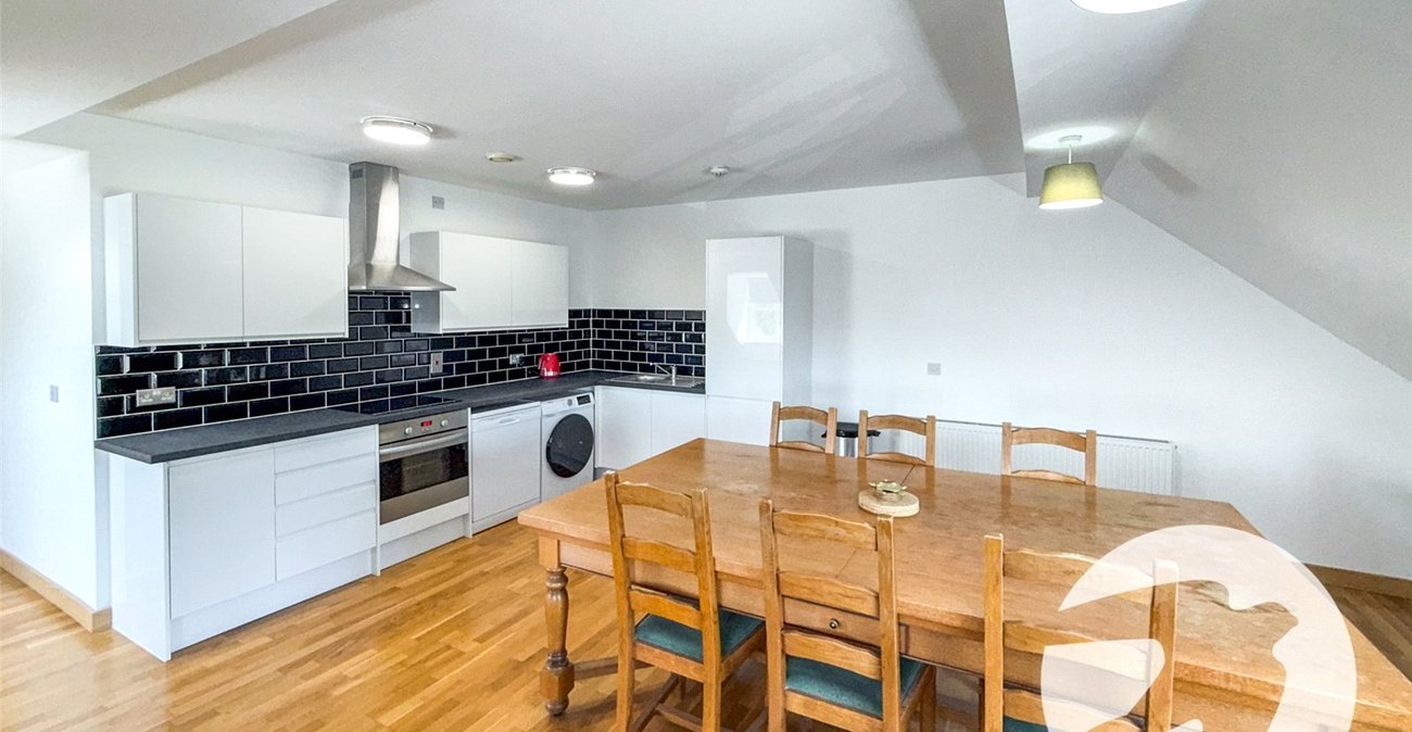 3 bedroom property for sale in London | Robinson Jackson