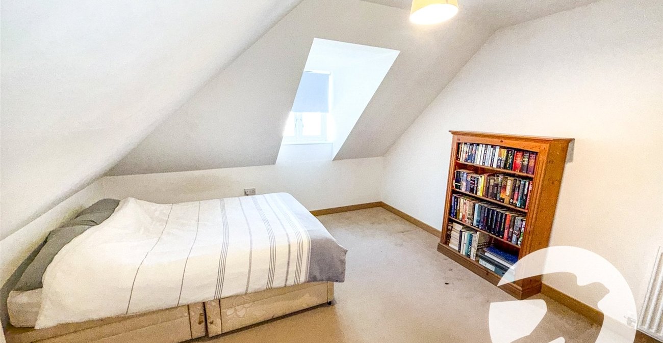 3 bedroom property for sale in London | Robinson Jackson