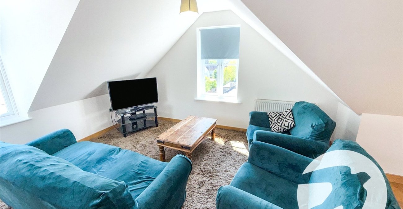 3 bedroom property for sale in London | Robinson Jackson