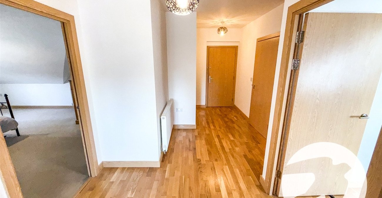 3 bedroom property for sale in London | Robinson Jackson