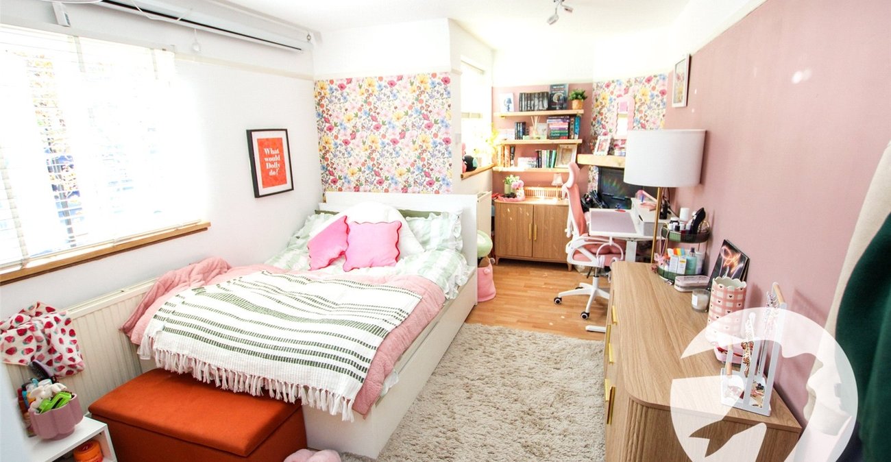 3 bedroom house for sale in London | Robinson Jackson
