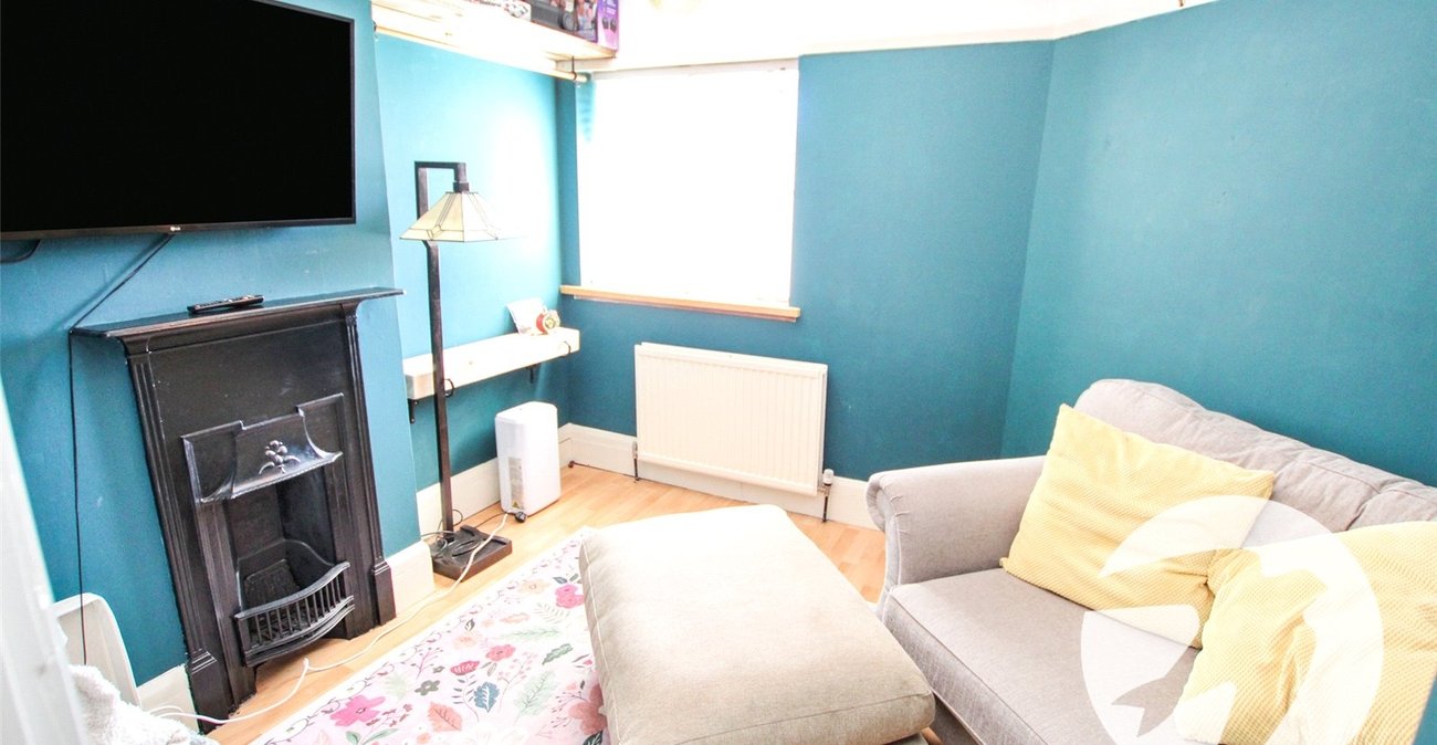 3 bedroom house for sale in London | Robinson Jackson