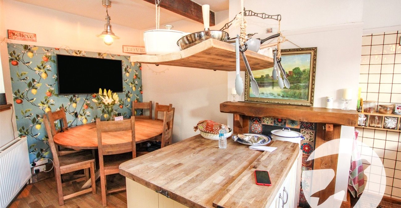 3 bedroom house for sale in London | Robinson Jackson