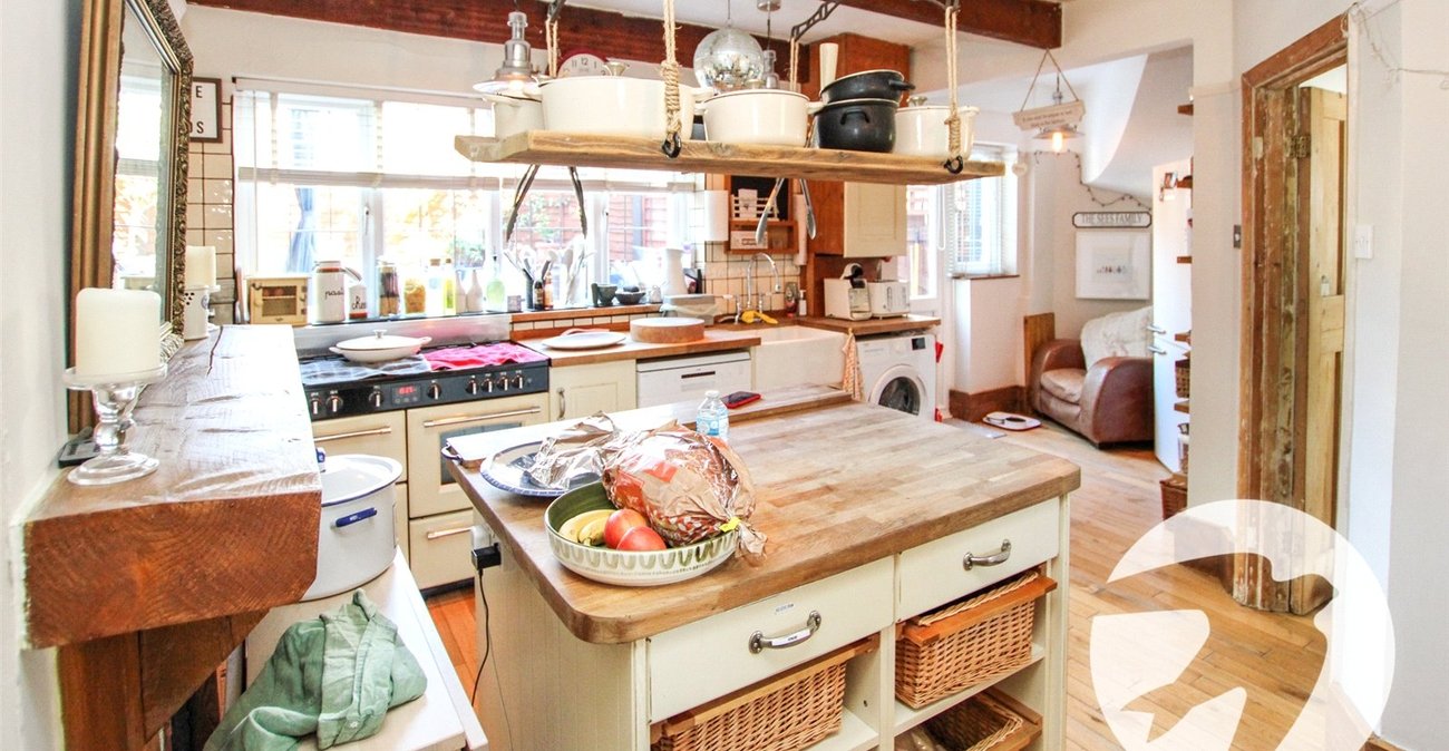 3 bedroom house for sale in London | Robinson Jackson
