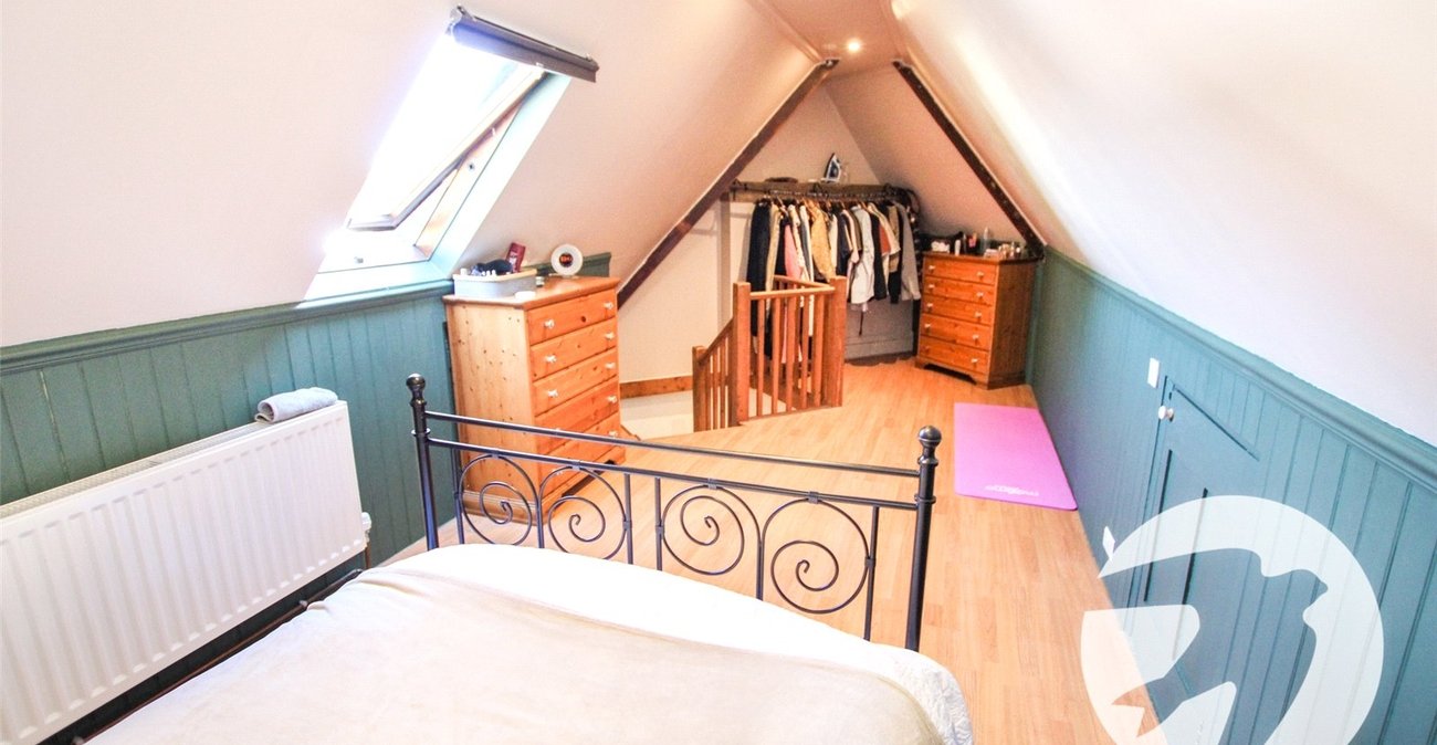 3 bedroom house for sale in London | Robinson Jackson