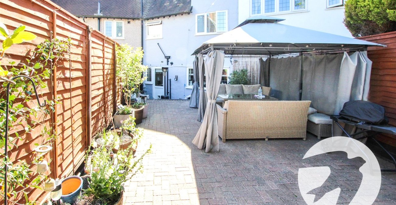3 bedroom house for sale in London | Robinson Jackson