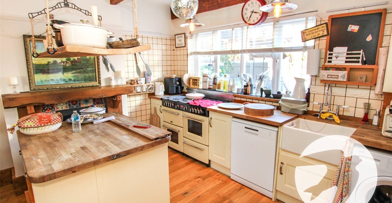 3 bedroom house for sale in London | Robinson Jackson