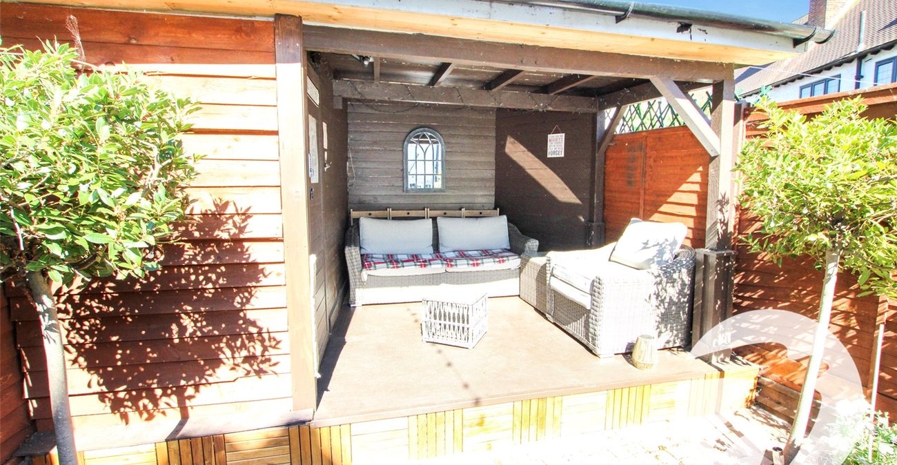 3 bedroom house for sale in London | Robinson Jackson