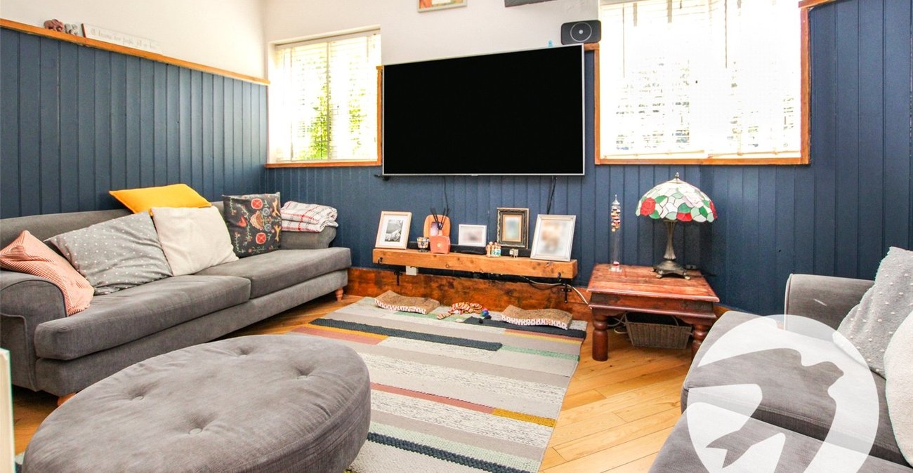 3 bedroom house for sale in London | Robinson Jackson
