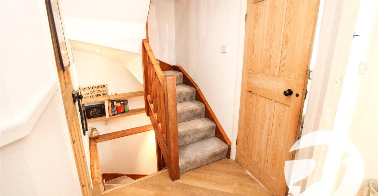 3 bedroom house for sale in London | Robinson Jackson
