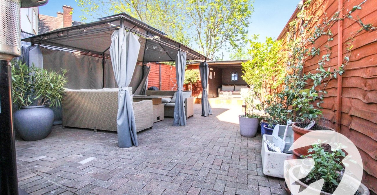 3 bedroom house for sale in London | Robinson Jackson