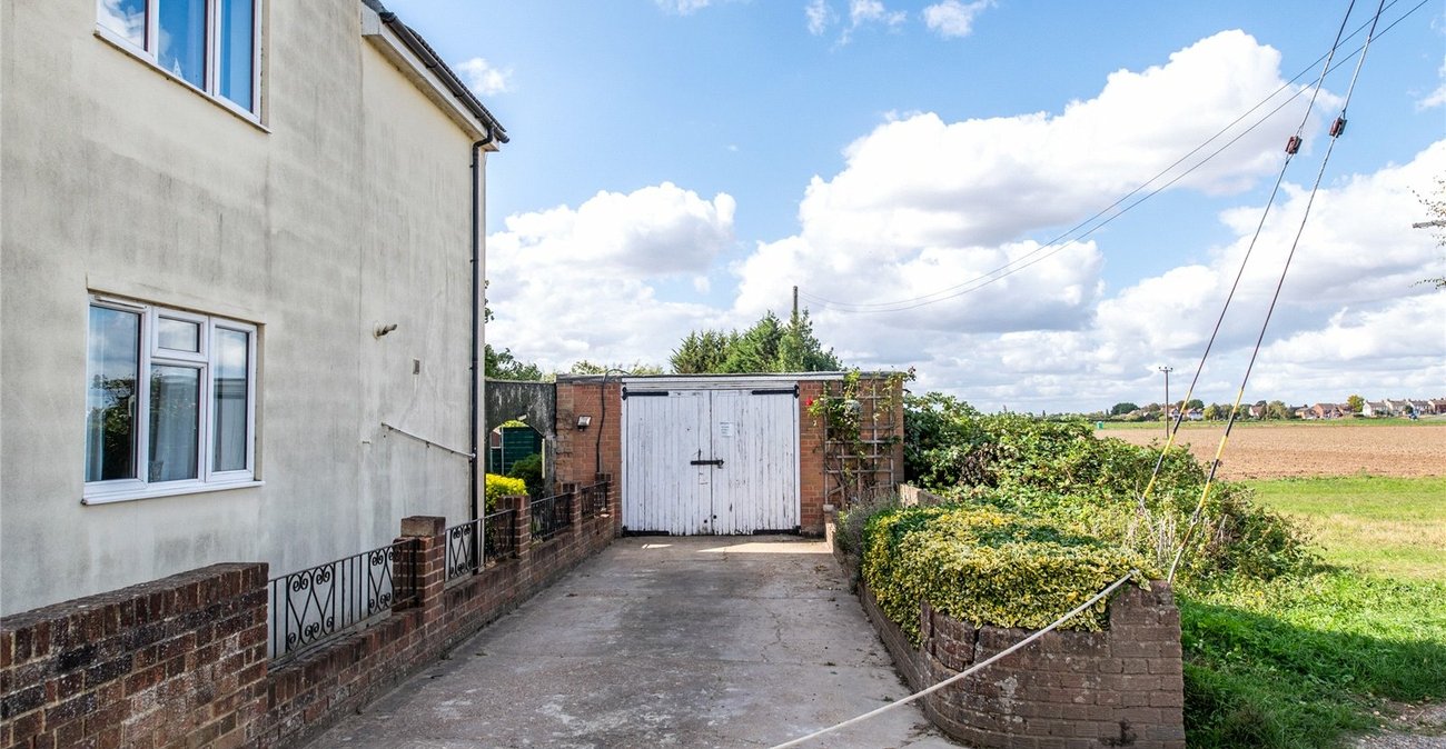 4 bedroom house for sale in Cliffe | Robinson Michael & Jackson