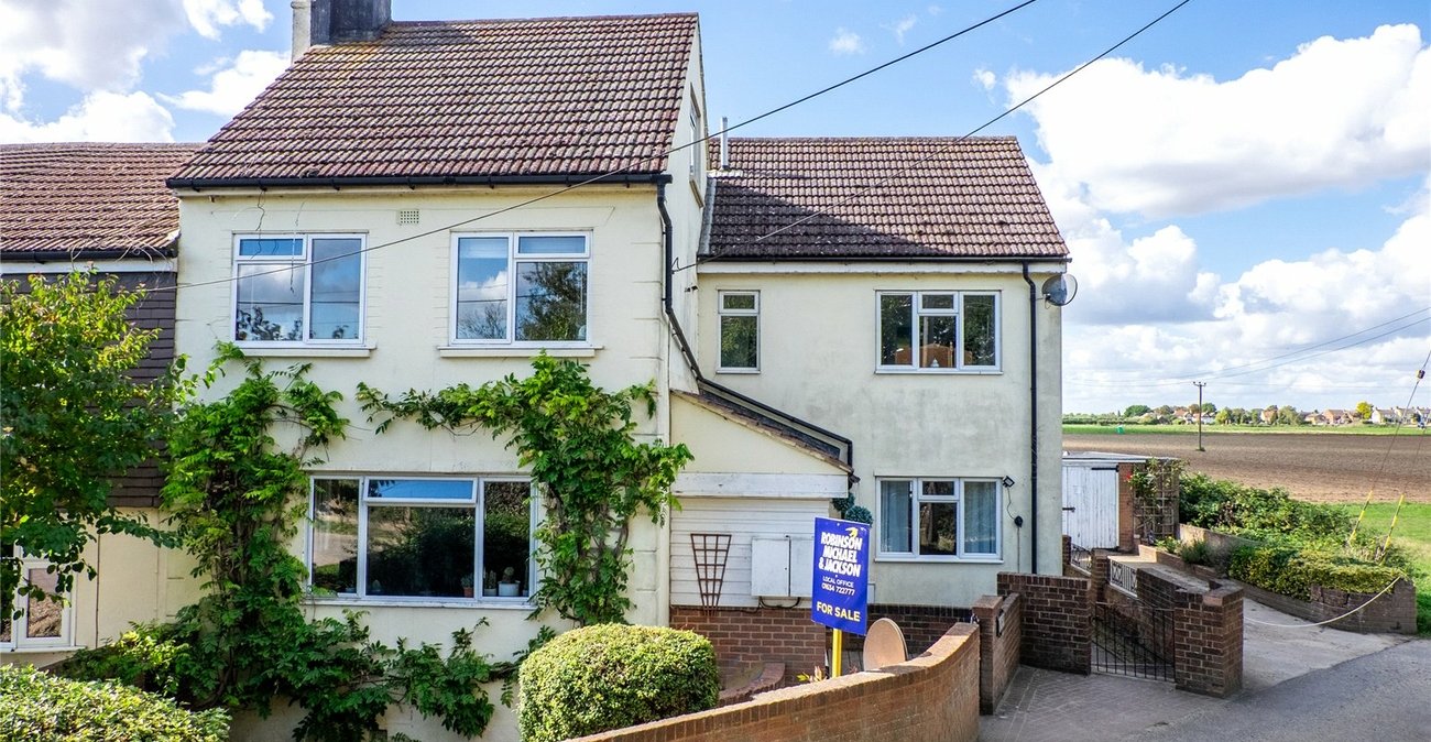 4 bedroom house for sale in Cliffe | Robinson Michael & Jackson