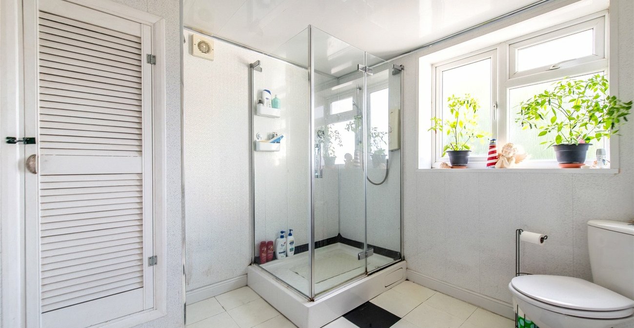 4 bedroom house for sale in Cliffe | Robinson Michael & Jackson