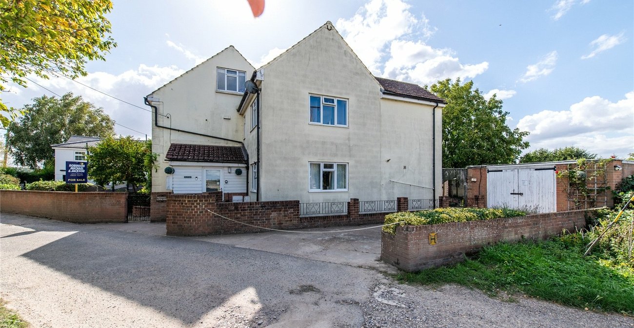 4 bedroom house for sale in Cliffe | Robinson Michael & Jackson