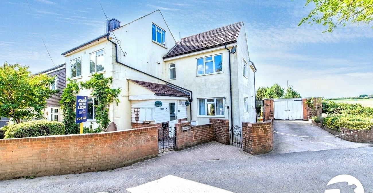 4 bedroom house for sale in Cliffe | Robinson Michael & Jackson