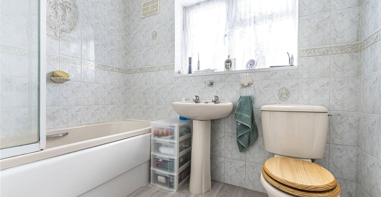2 bedroom house for sale in Dartford | Robinson Jackson