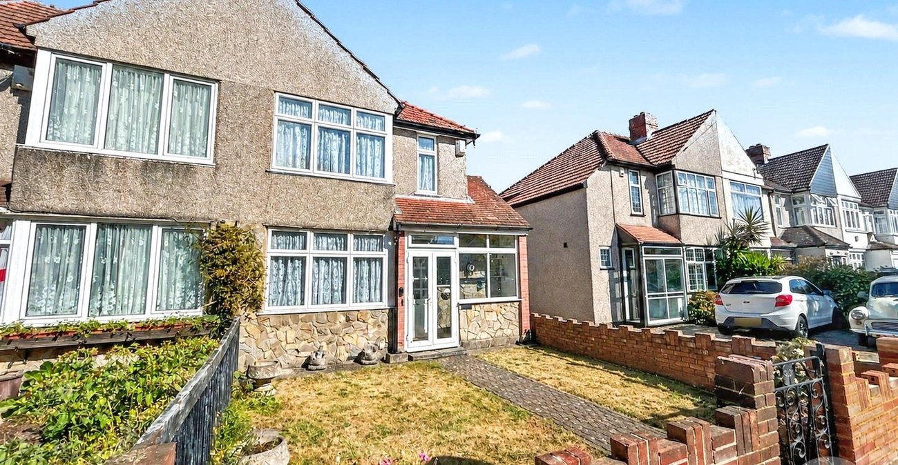 3 bedroom house for sale in Sidcup | Robinson Jackson