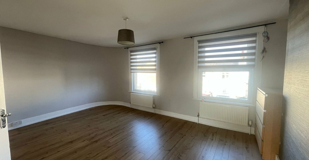 1 bedroom property for sale in Gravesend | Robinson Michael & Jackson