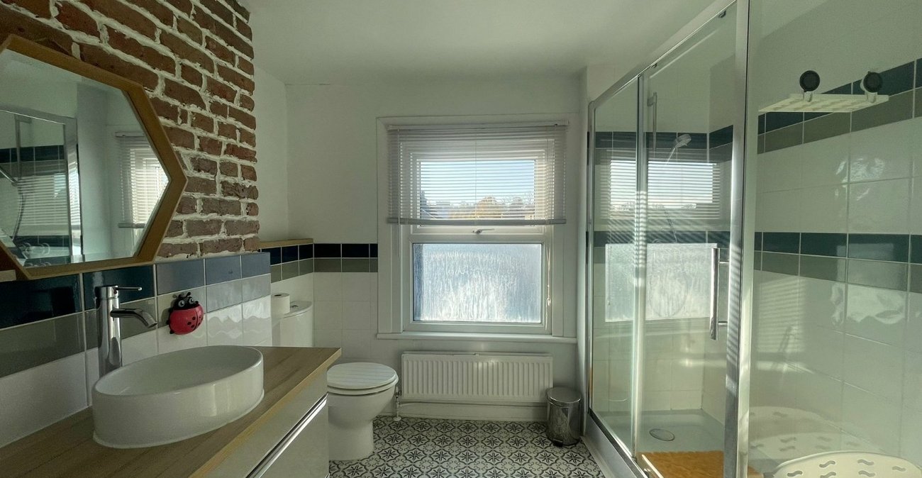 1 bedroom property for sale in Gravesend | Robinson Michael & Jackson