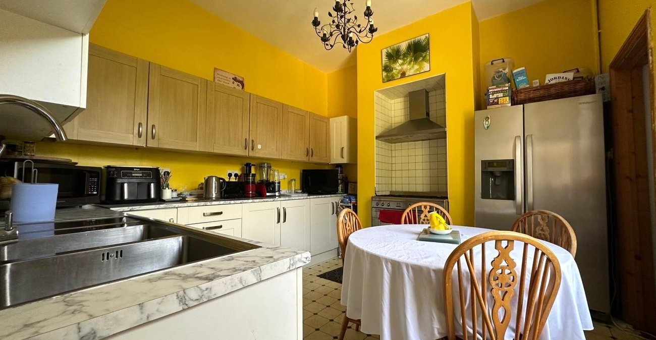 4 bedroom house for sale in London | Robinson Jackson