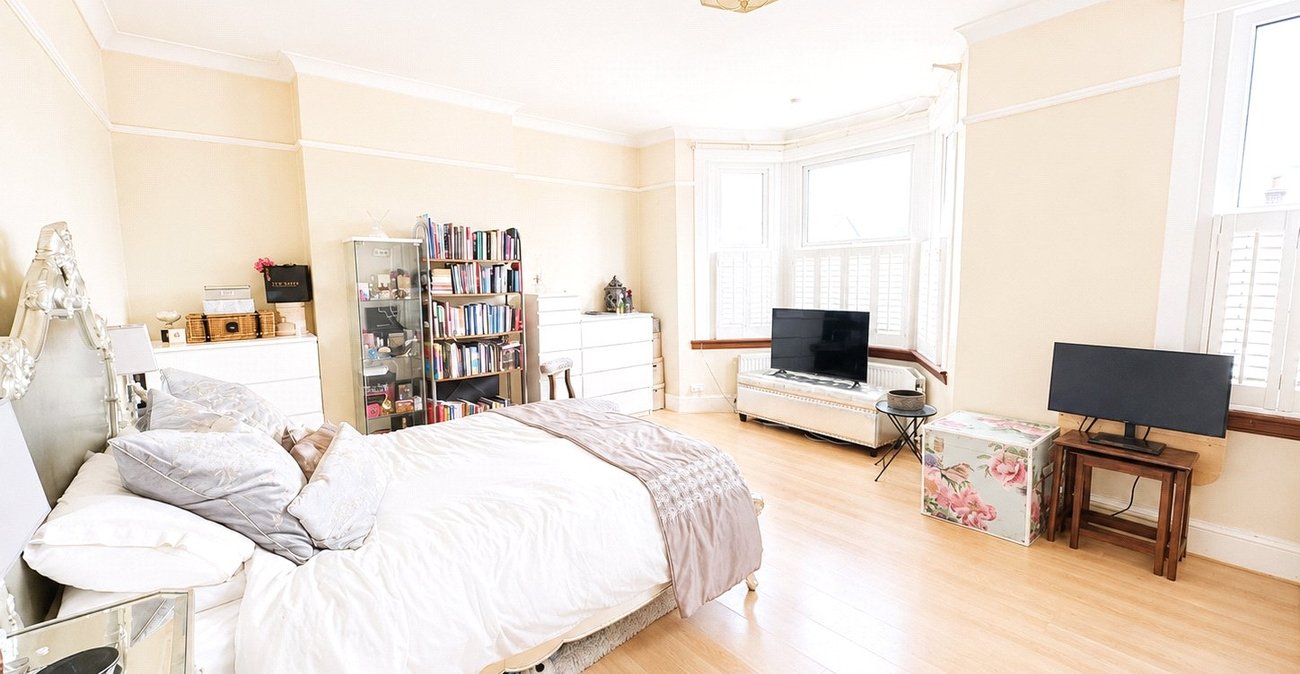 4 bedroom house for sale in London | Robinson Jackson