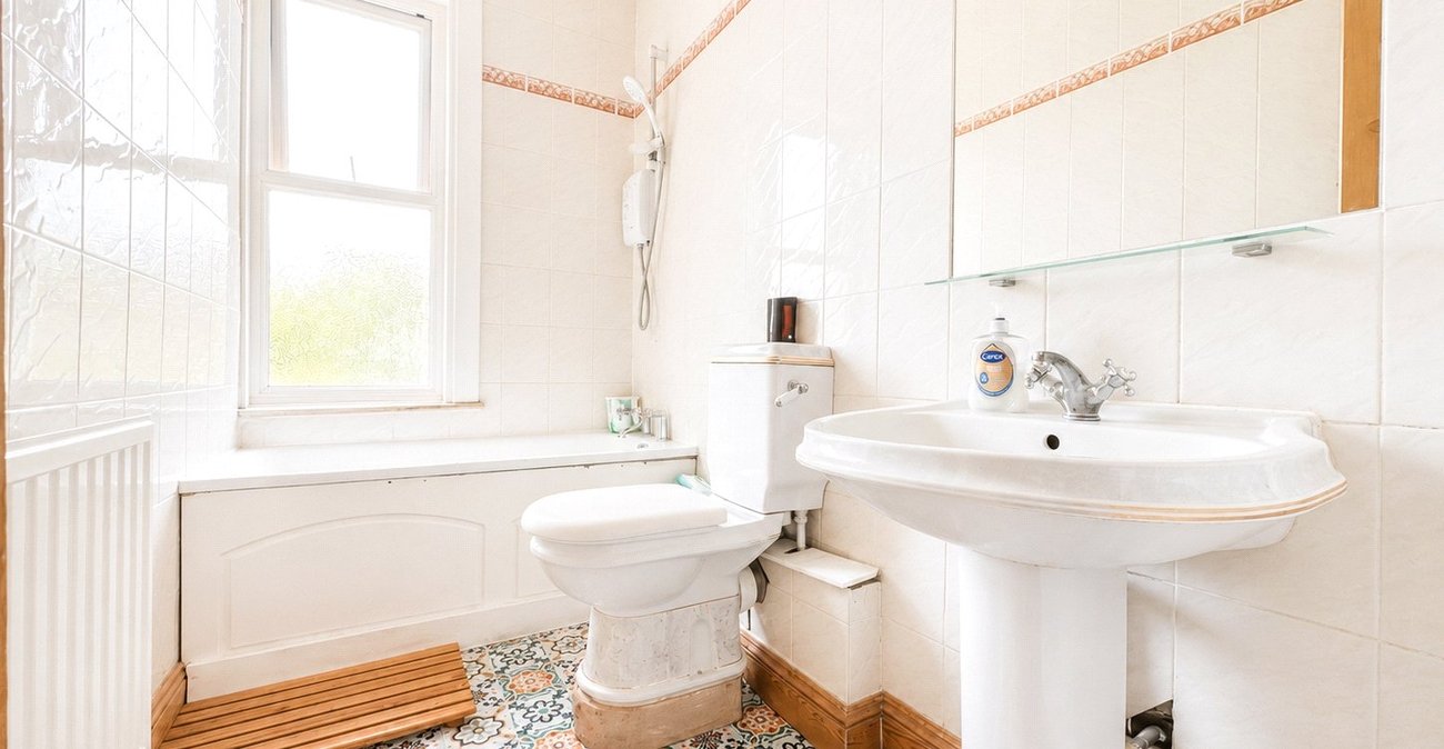 4 bedroom house for sale in London | Robinson Jackson