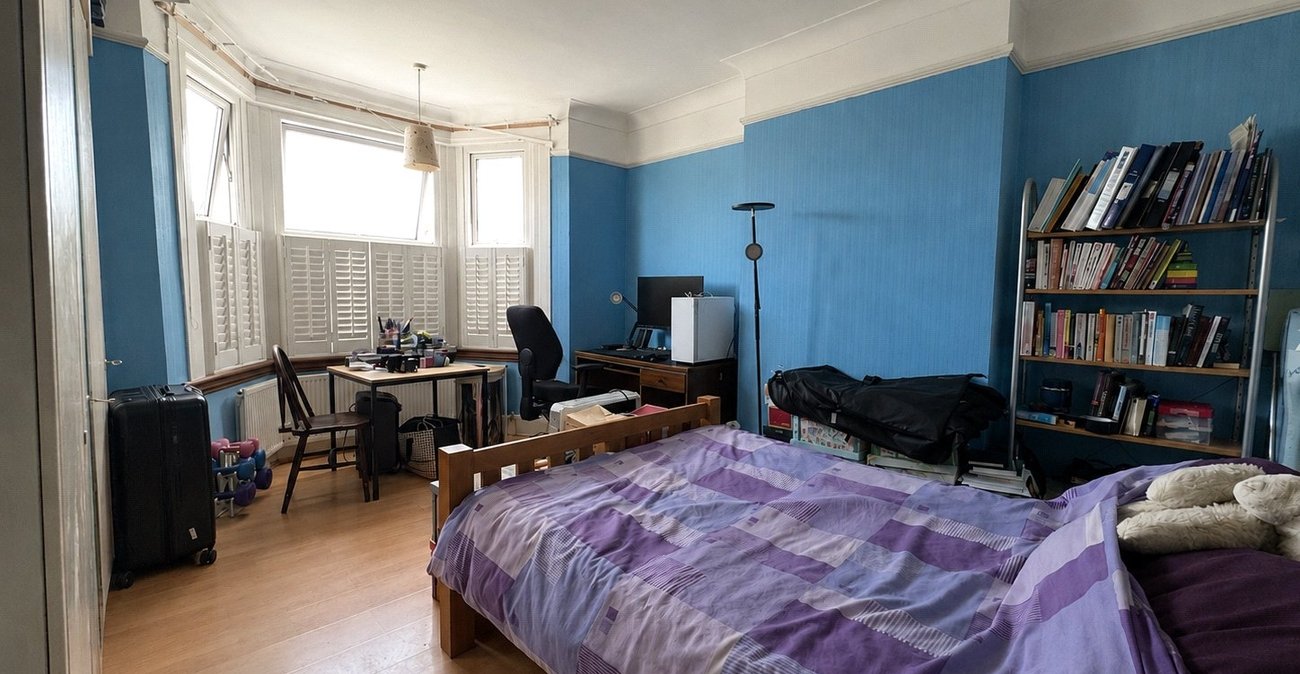 4 bedroom house for sale in London | Robinson Jackson