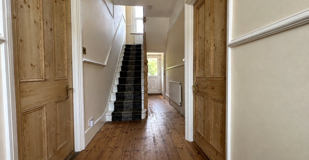 4 bedroom house for sale in London | Robinson Jackson
