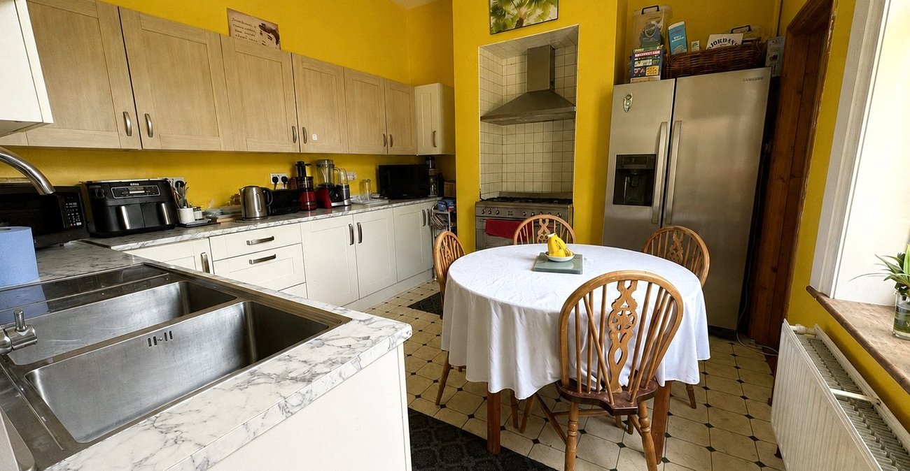 4 bedroom house for sale in London | Robinson Jackson