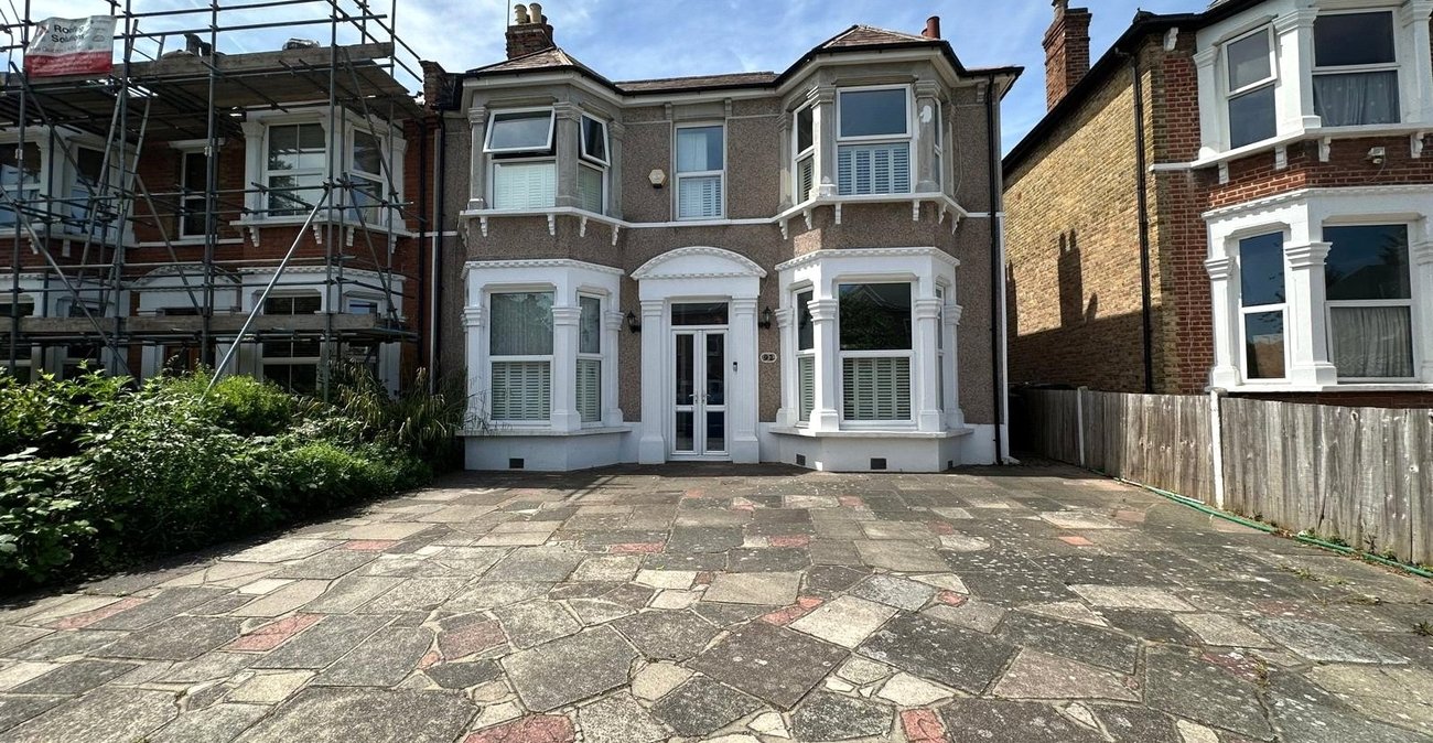 4 bedroom house for sale in London | Robinson Jackson