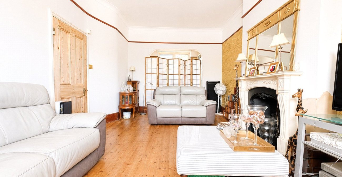 4 bedroom house for sale in London | Robinson Jackson