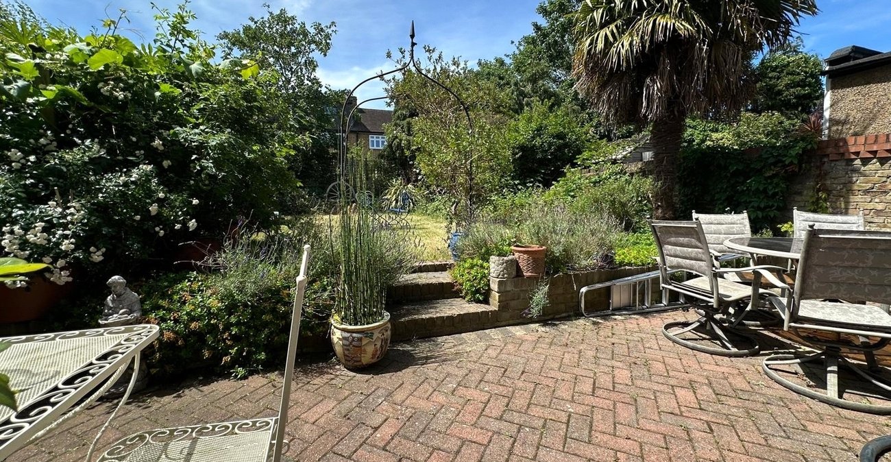 4 bedroom house for sale in London | Robinson Jackson