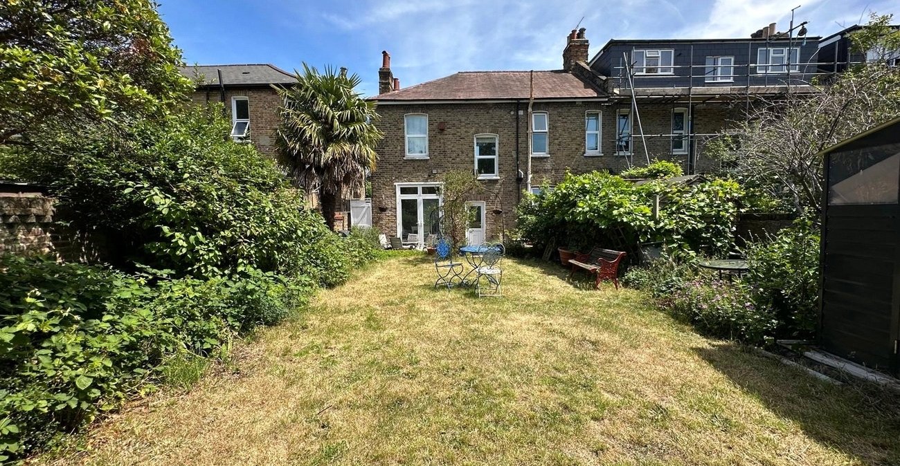4 bedroom house for sale in London | Robinson Jackson