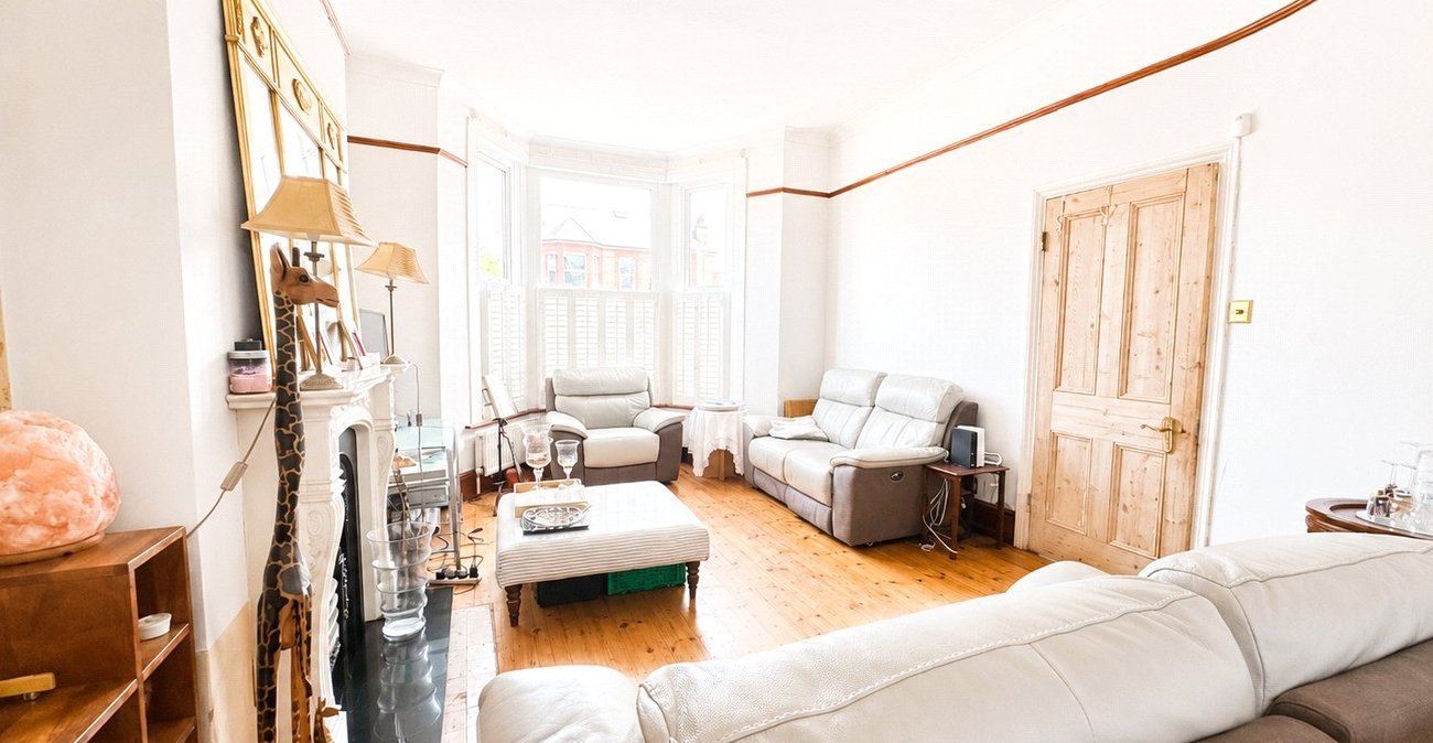 4 bedroom house for sale in London | Robinson Jackson