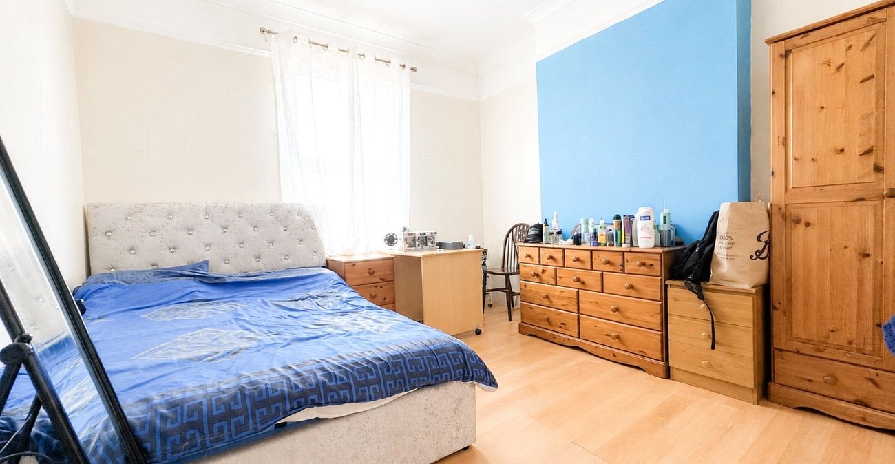 4 bedroom house for sale in London | Robinson Jackson