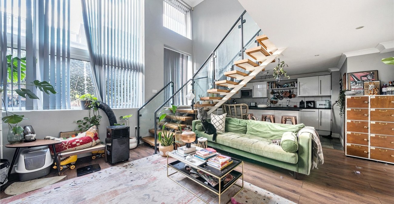 2 bedroom property for sale in London | Robinson Jackson