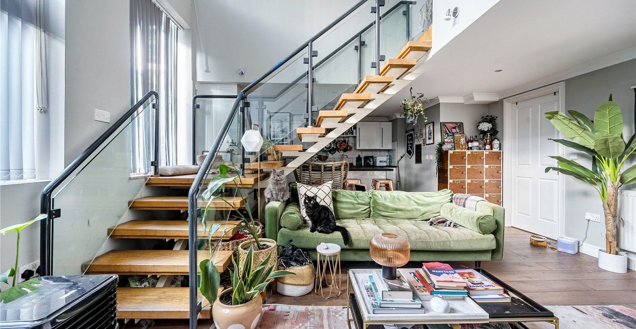 2 bedroom property for sale in London | Robinson Jackson