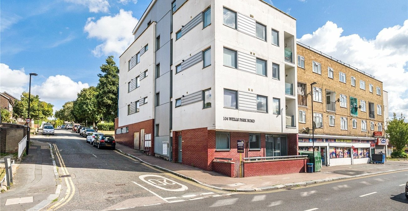 2 bedroom property for sale in London | Robinson Jackson