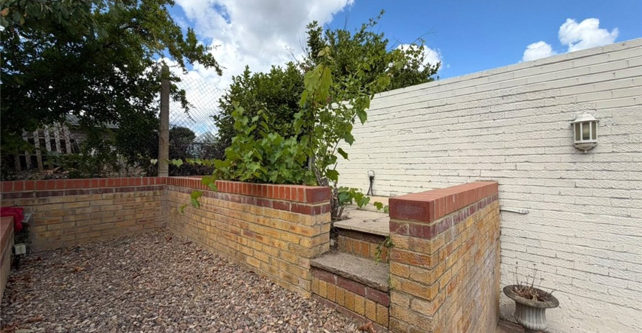 2 bedroom house for sale in Orpington | Robinson Jackson
