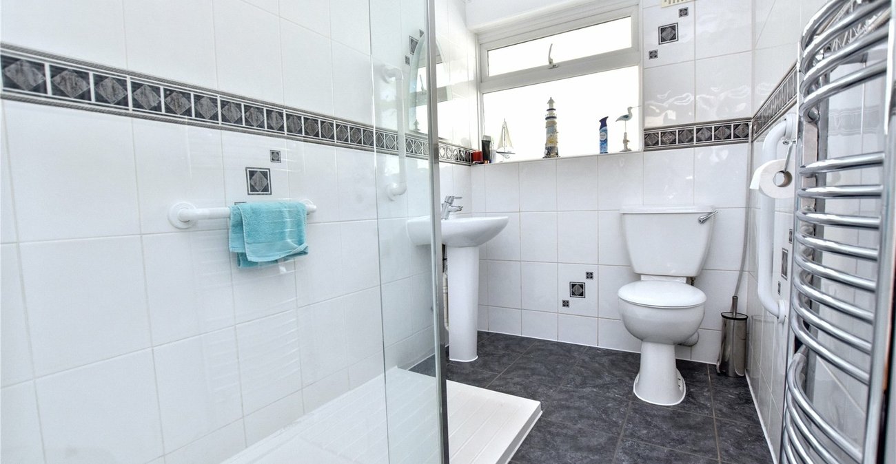 2 bedroom bungalow for sale in Bexleyheath | Robinson Jackson