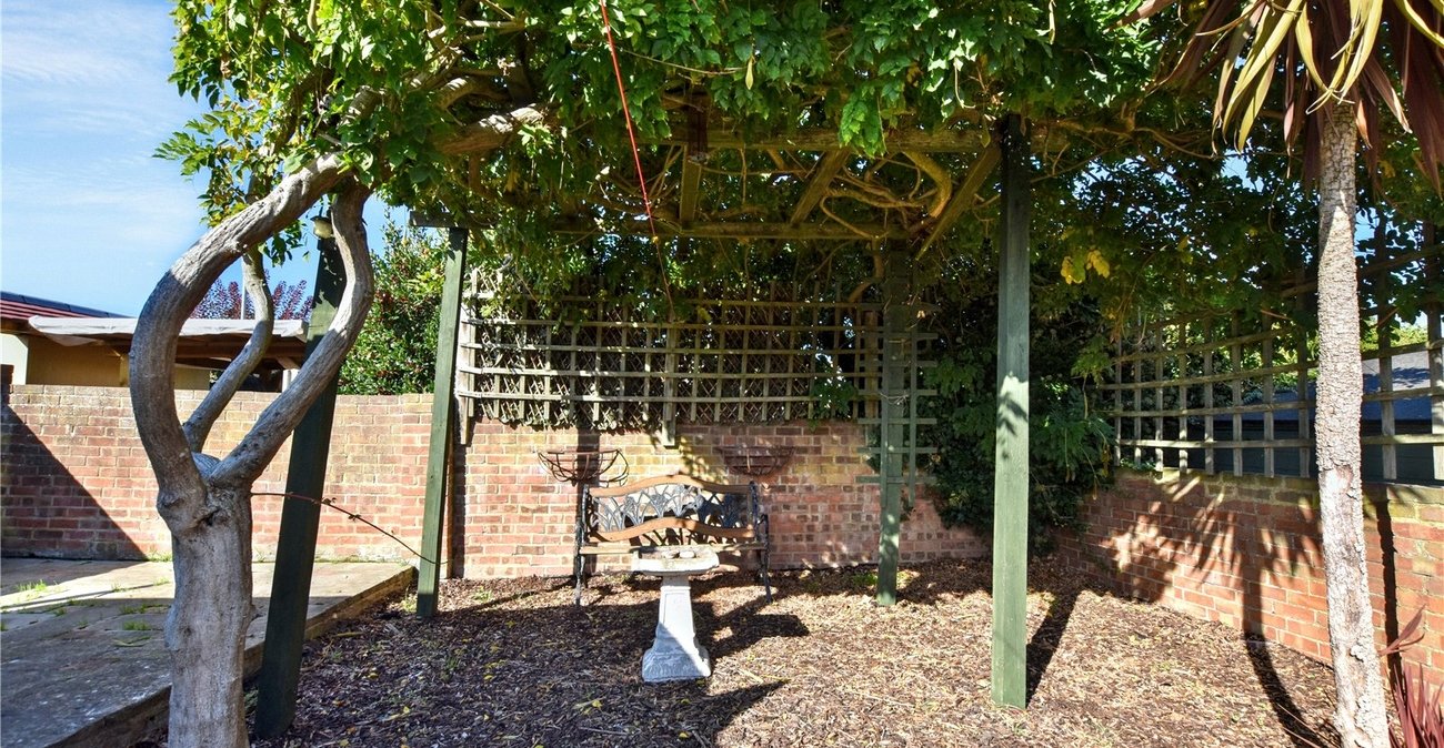 2 bedroom bungalow for sale in Bexleyheath | Robinson Jackson