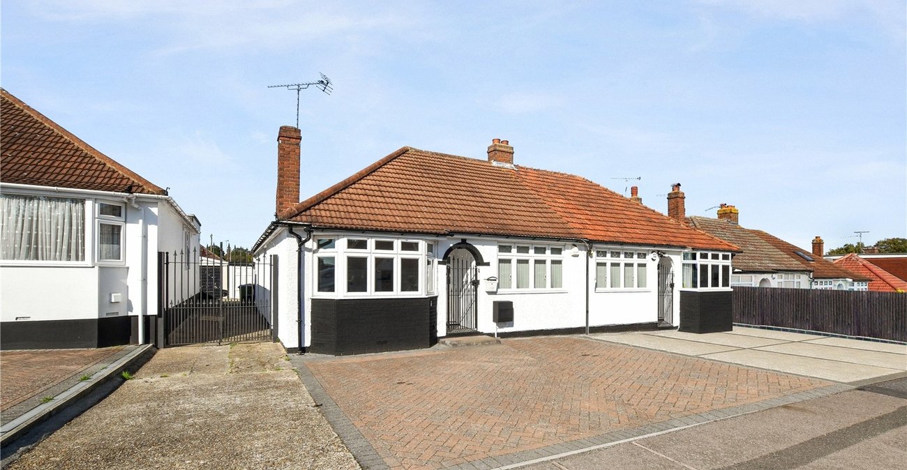 2 bedroom bungalow for sale in Bexleyheath | Robinson Jackson