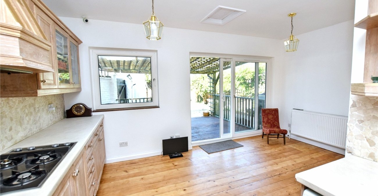 2 bedroom bungalow for sale in Bexleyheath | Robinson Jackson