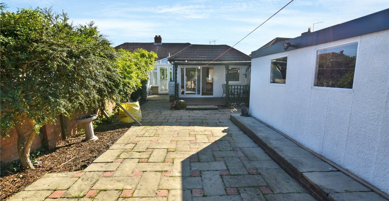 2 bedroom bungalow for sale in Bexleyheath | Robinson Jackson