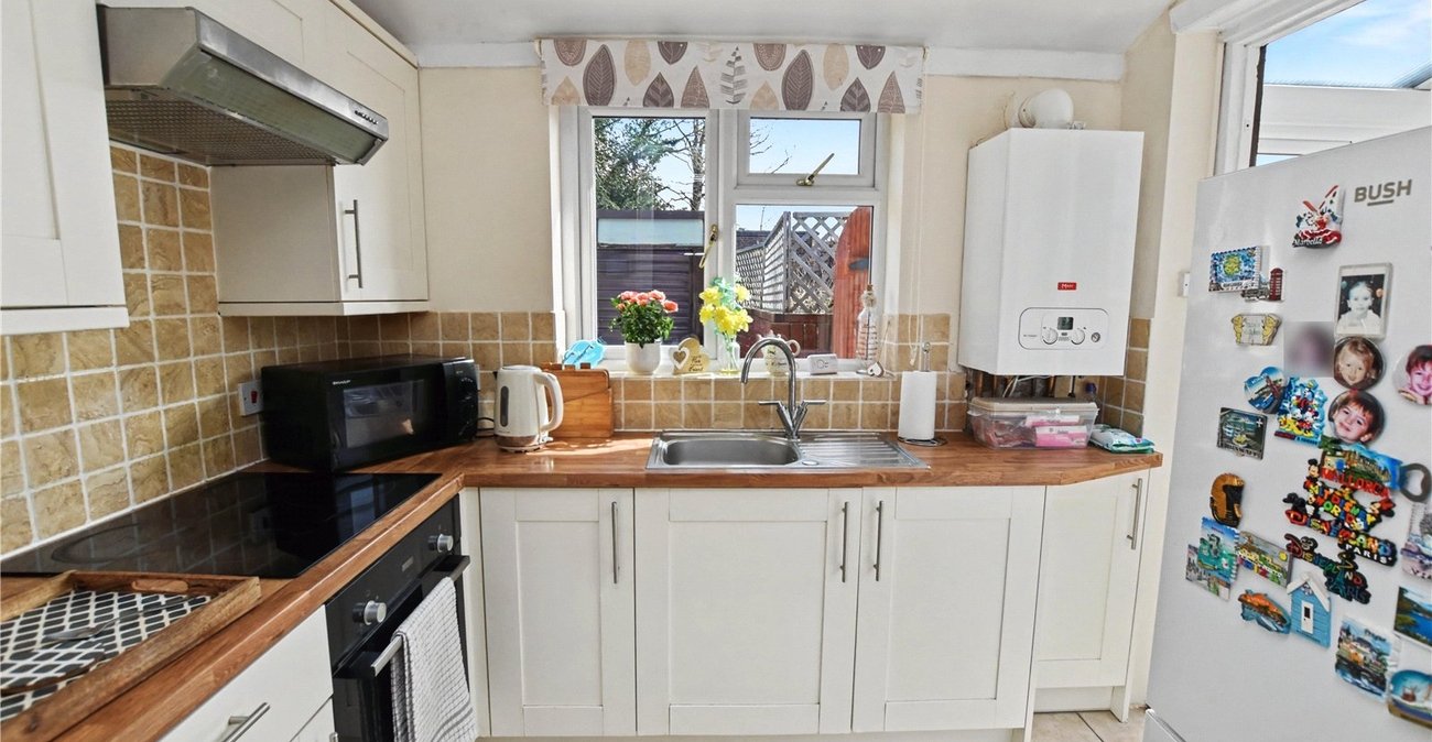 2 bedroom bungalow for sale in Bexleyheath | Robinson Jackson