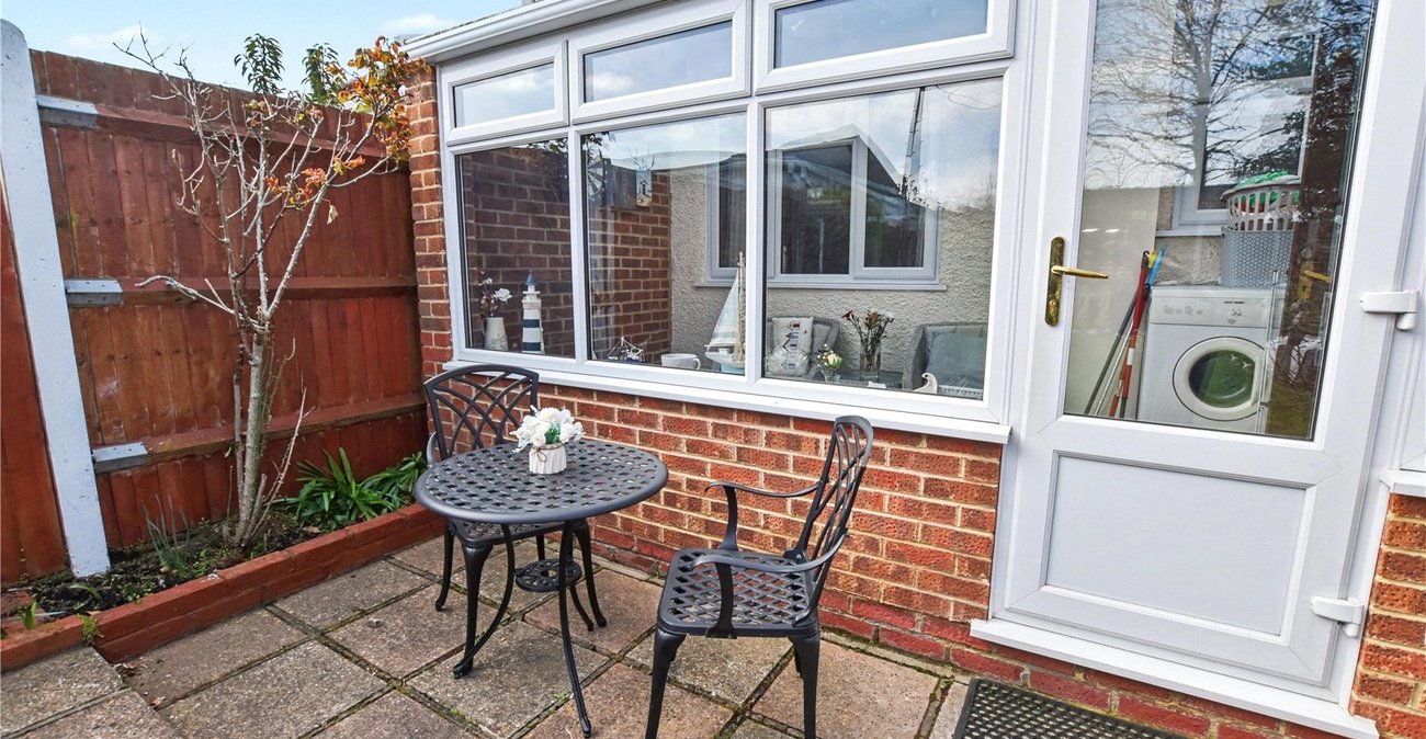 2 bedroom bungalow for sale in Bexleyheath | Robinson Jackson