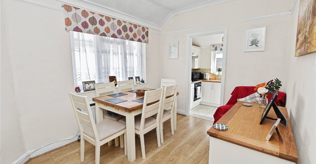 2 bedroom bungalow for sale in Bexleyheath | Robinson Jackson